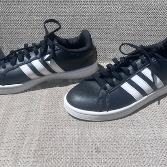 Womens Adidas Neo cloud foam memory footbed 9 1/2 Black and white sneaker - Picture 2 of 7